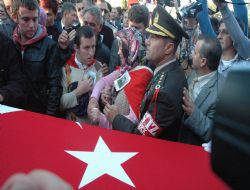 Şehit Elmas ağıtlarla uğurlandı